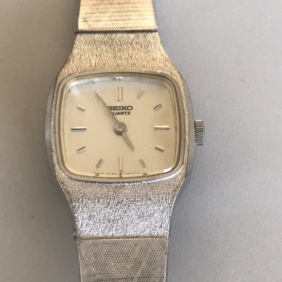 Final price drop! Seiko quartz brushed silver stainless steel watch - Picture 5 of 9